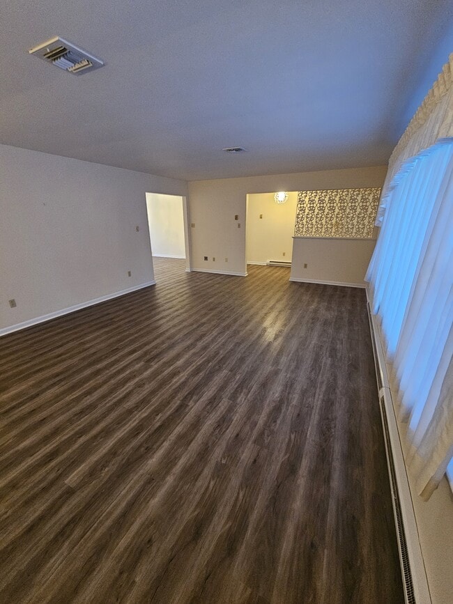 Building Photo - 5 Birch Dr