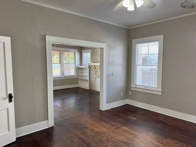 Building Photo - 1916 7th St