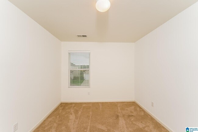 Building Photo - 915 Hawthorn Ln