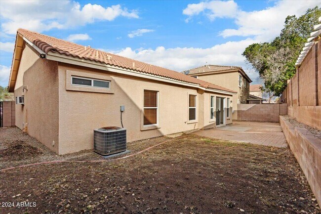 Building Photo - 3305 N Everest