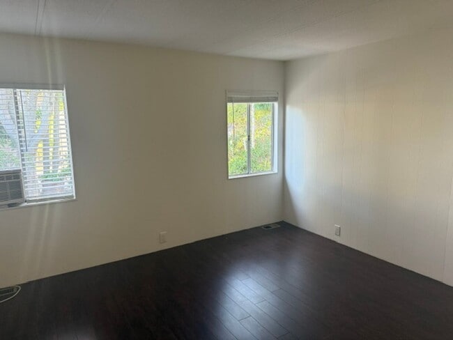 Building Photo - Charming 2BD/2BA Home in Sought-After Camarillo Springs Community!