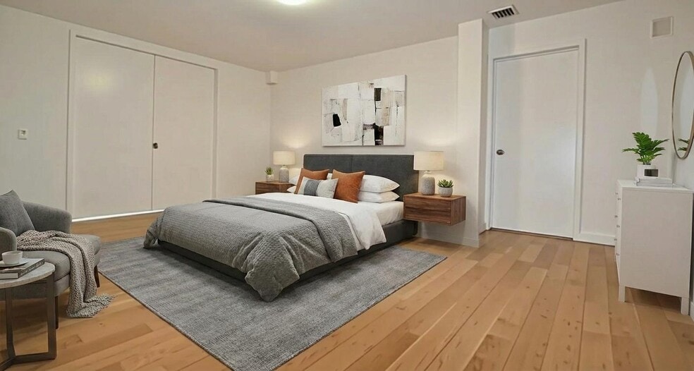 Building Photo - 120 E 17th St