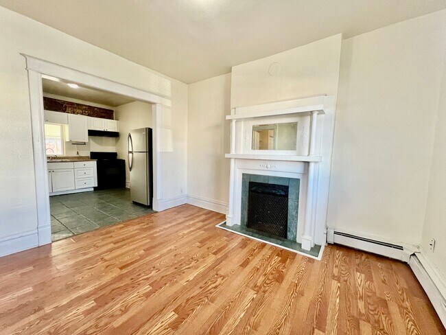 Building Photo - Charming 2 bedroom 1 bath ranch style duplex