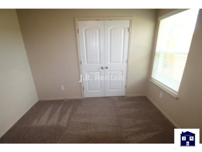 Building Photo - 1705 Montell St