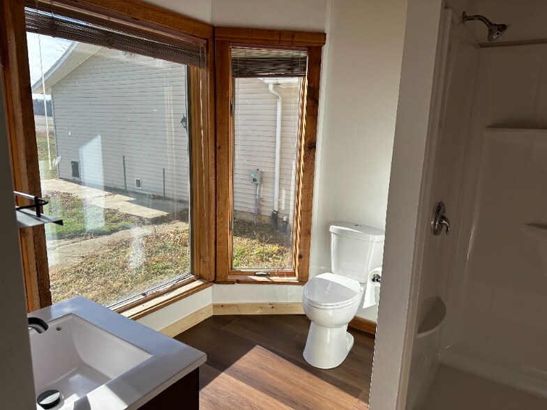 Building Photo - 5963 W Chadwick Rd