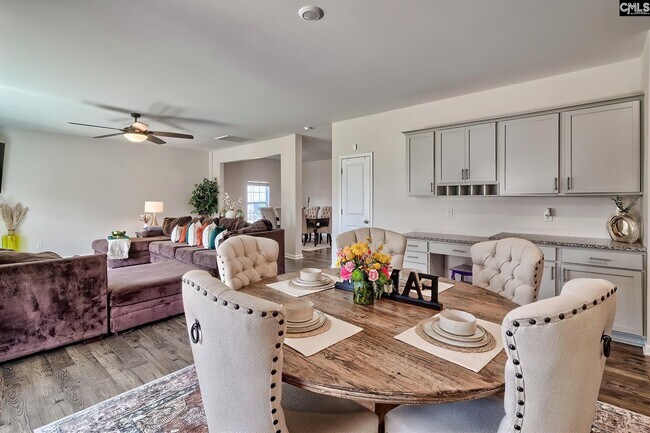 Building Photo - 660 Collett Dr