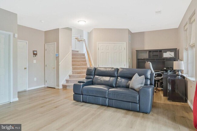 Building Photo - 22438 Maison Carree Square