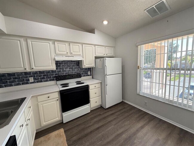 Building Photo - 13348 Fairway Glen Dr
