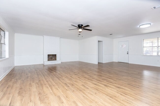 Building Photo - Home for Rent on the Bayou