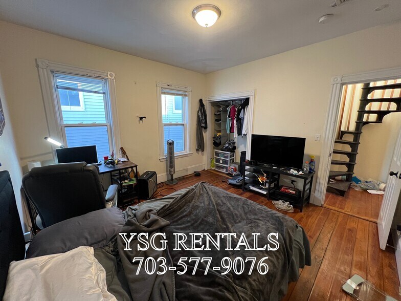 Building Photo - 9 Sunset St