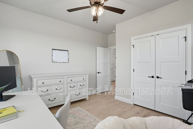 Building Photo - 4200 Abbey Pk Dr