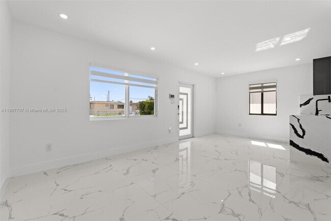 Building Photo - 8761 SW 34th St