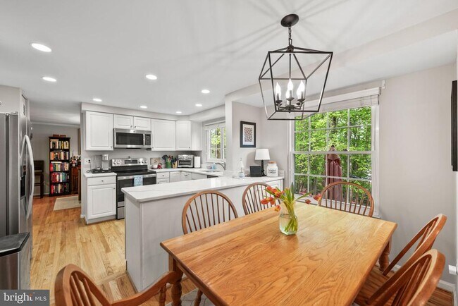 Building Photo - 10906 Carters Oak Way