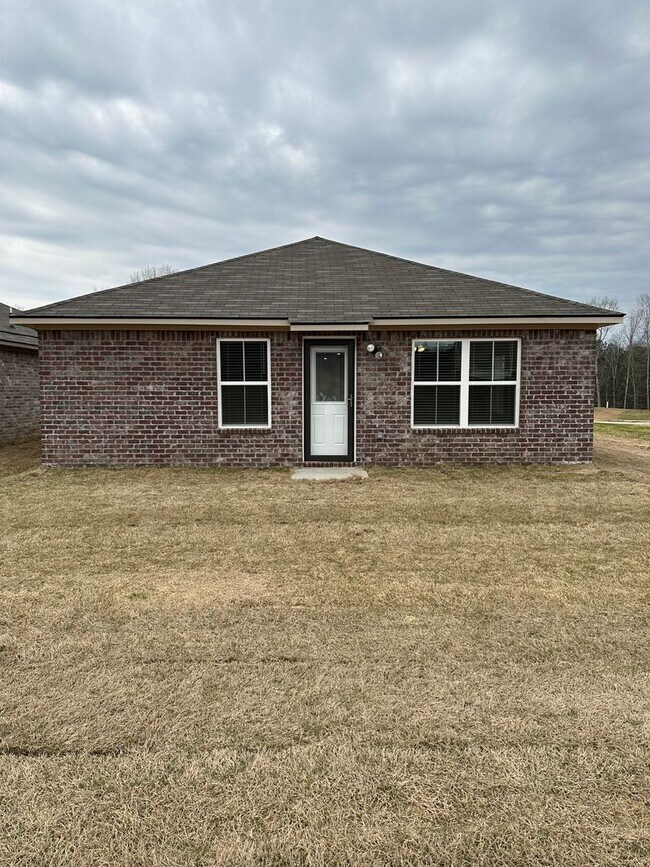 Building Photo - Pre-Leasing Now | Beautiful 4 Bedroom, 2 Bath Home Offering Space & Comfort in Kilpatrick Landing