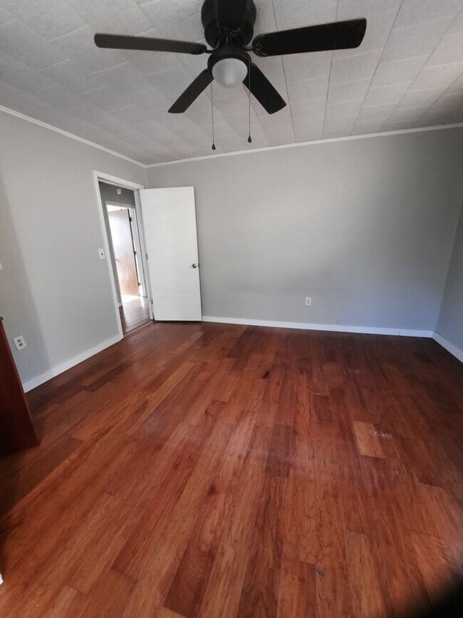 Building Photo - $1,700 - 2 Bedroom, 1.5 Bathroom Unfurnished House with Bonus Room in Sylva, Very Close to WCU