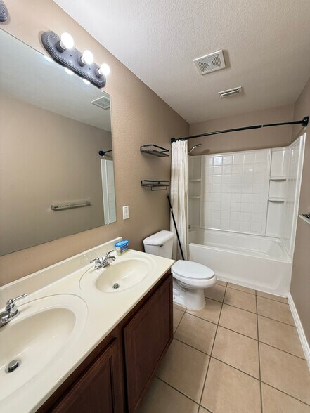 Building Photo - 2833 Shoreline Way