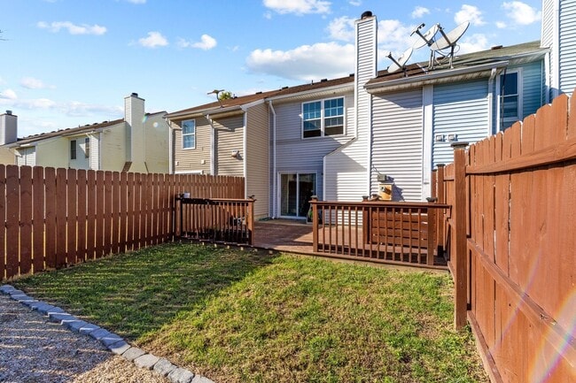 Building Photo - Charming and updated Virginia Beach townho...