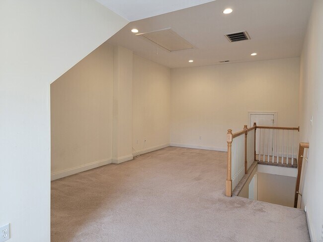 Building Photo - 85 Camp Ave