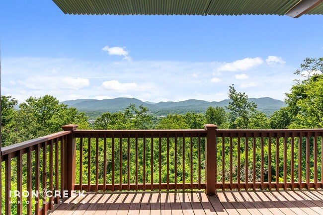 Building Photo - Two-bedroom Condo with Mountain Views near...