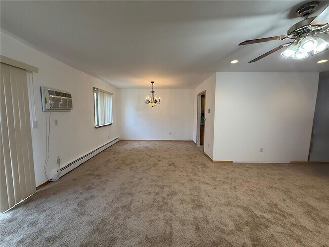 Building Photo - 1608 Cherry Hill Dr