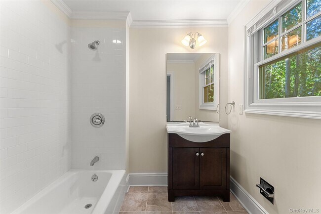 Building Photo - 53 Highfield Rd
