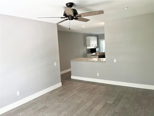 Building Photo - 5328 NE 6th Ave