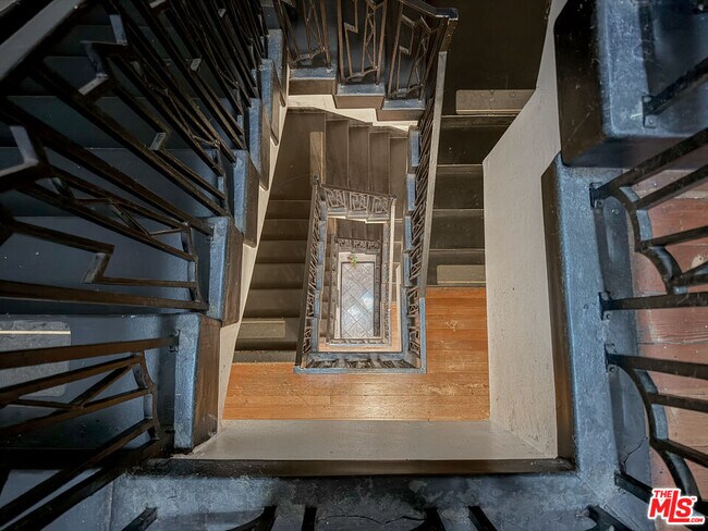 Building Photo - 1314 N HAYWORTH Ave