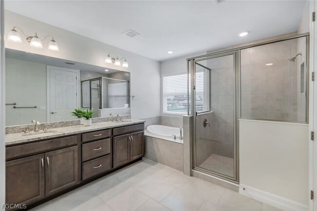 Building Photo - 421 Coral Reef Pl