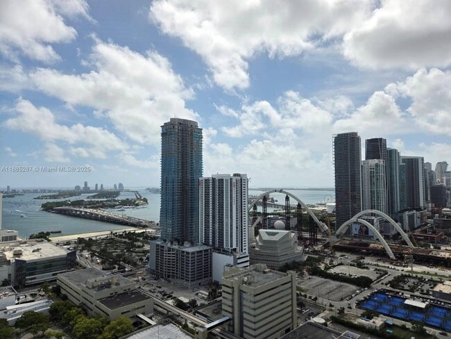 Primary Photo - 1600 NE 1st Ave