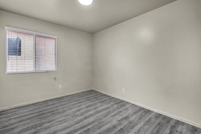 Building Photo - 5243 Huntington Dr N