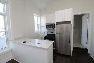 Building Photo - 2362 N Clybourn Ave