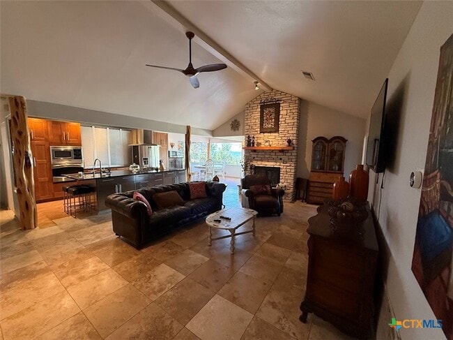 Building Photo - 901 Madrona Dr