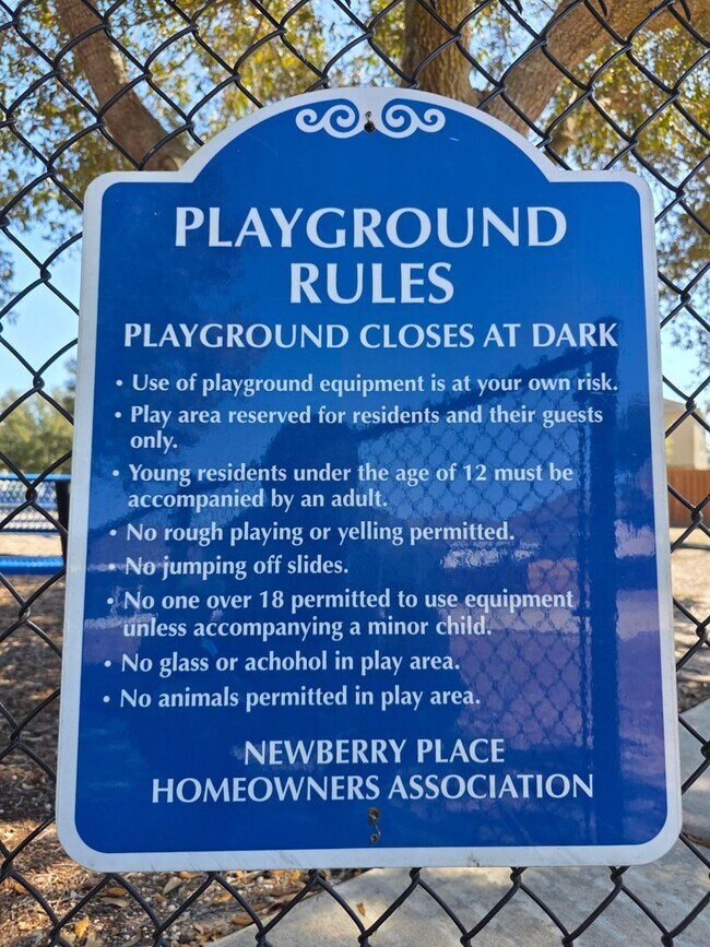 Building Photo - FOR RENT in Newberry 4 Bed, 2 bath corner home