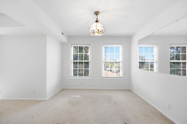 Building Photo - Charming 2 BR/1 BA Condo in Gaithersburg!