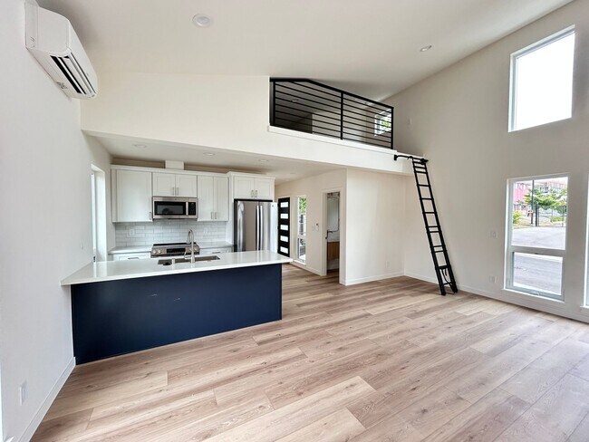 Building Photo - 8024
