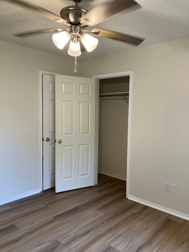 Building Photo - 8629 Golf Creek Dr