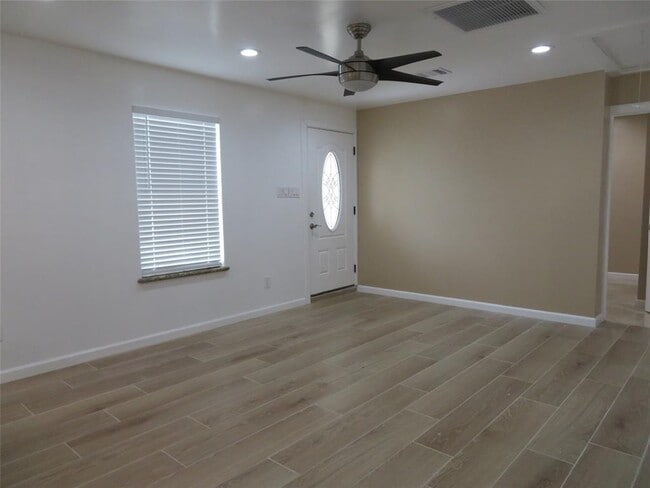 Building Photo - 7214 Corsicana St