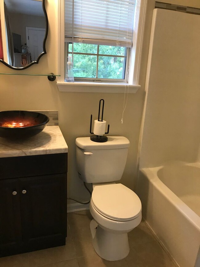 Building Photo - MOVE IN SPECIAL $500.00 OFF FIRST MONTH RE...