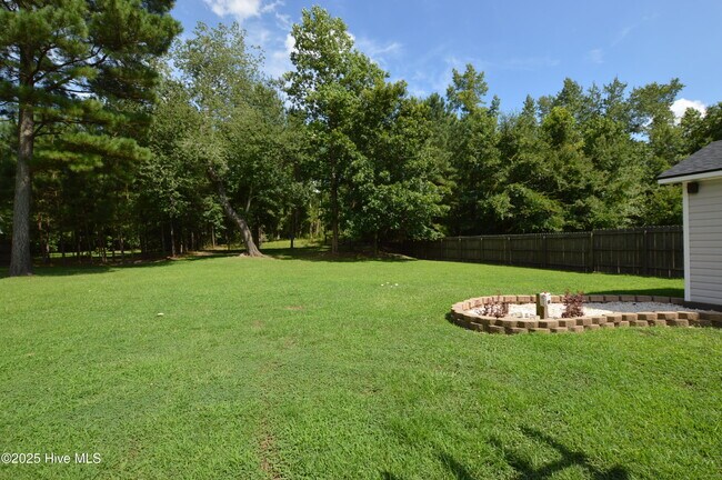 Building Photo - 120 Walnut Hills Dr