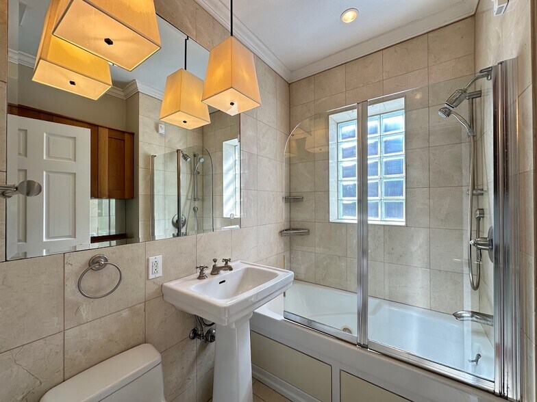 Building Photo - 3616 N Bosworth Ave