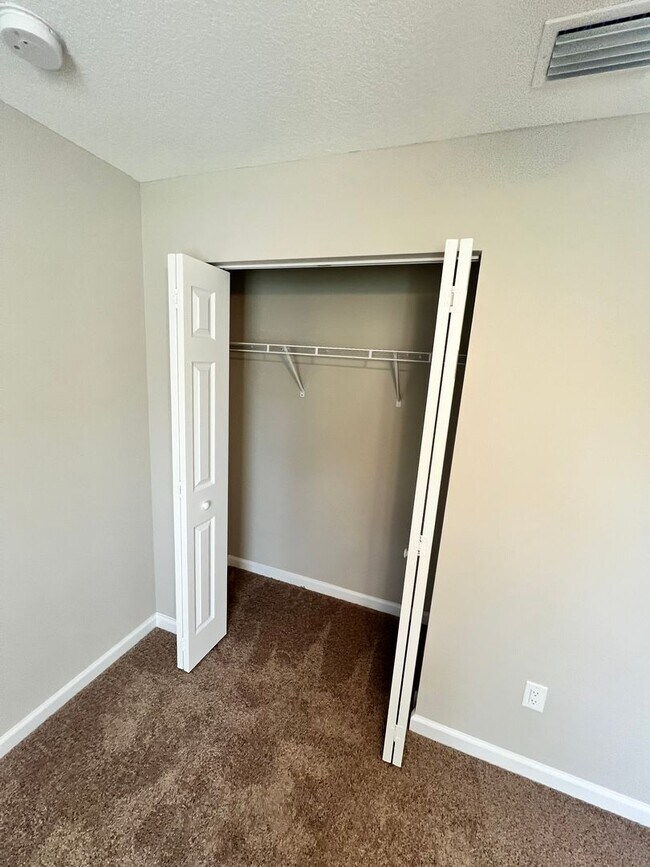 Building Photo - NEW 4 BEDROOM 3 BATH HOME! AMAZING LOCATION!