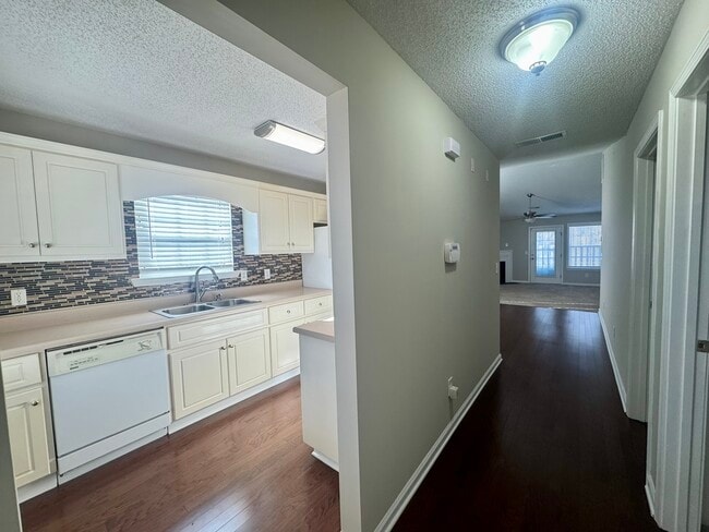 Building Photo - 1653 Summerwoods Cir