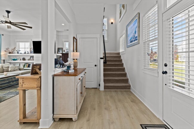 Building Photo - 105 Farmridge Wy