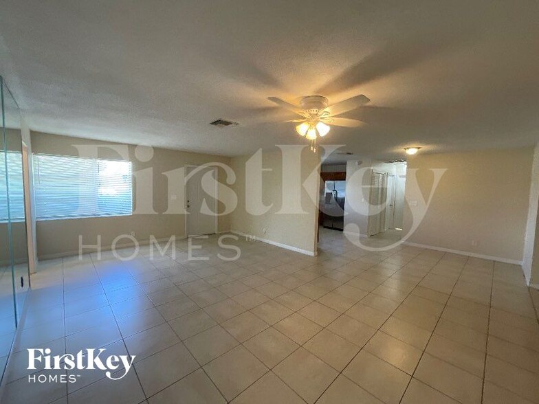 Building Photo - 4304 N Shore Dr