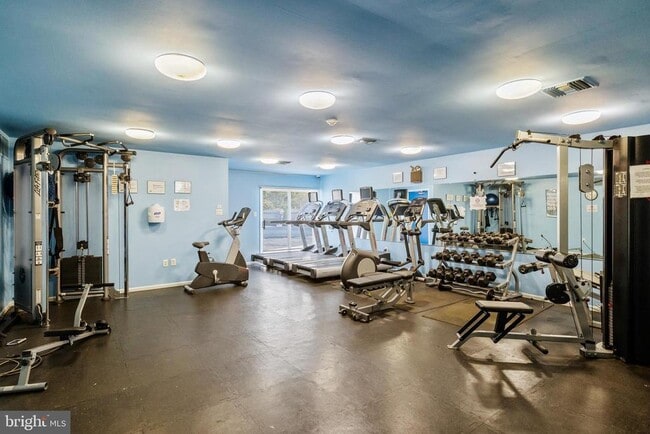 Building Photo - 835 Chanticleer