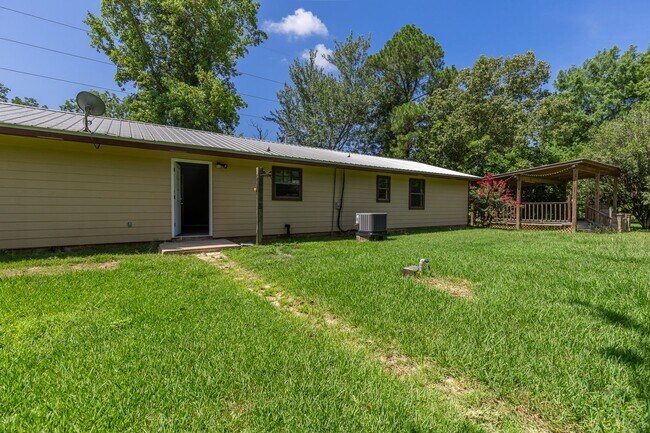 Building Photo - Charming Daphne 3 bedroom on County Road 6...