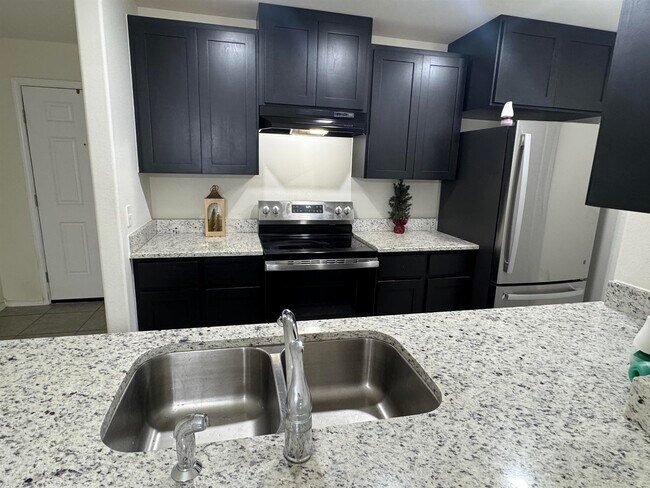 Building Photo - 1828 Port Louisiana Dr