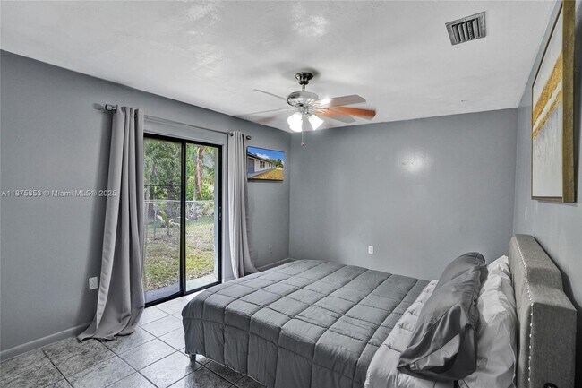 Building Photo - 5807 SW 27th St