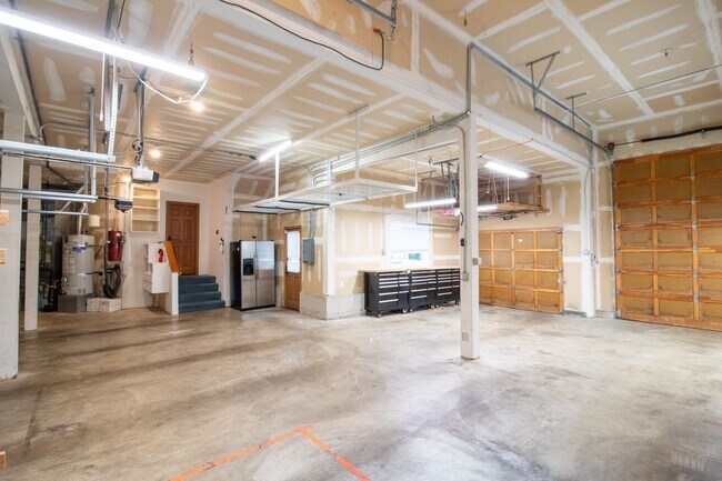 Building Photo - 4bd/2.5ba Redmond Home