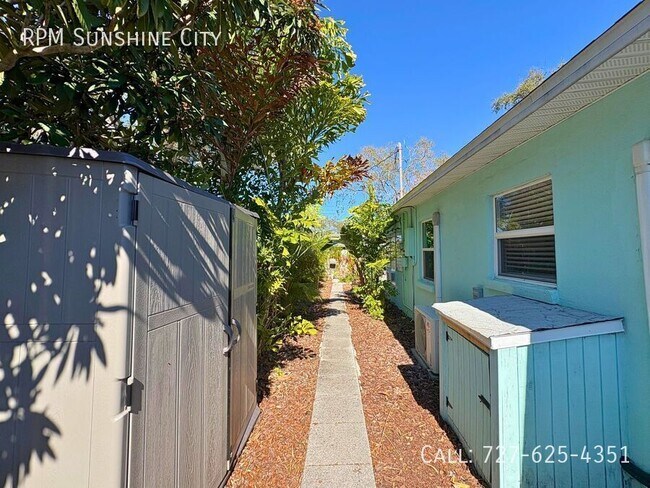 Building Photo - 536 Roanoke St